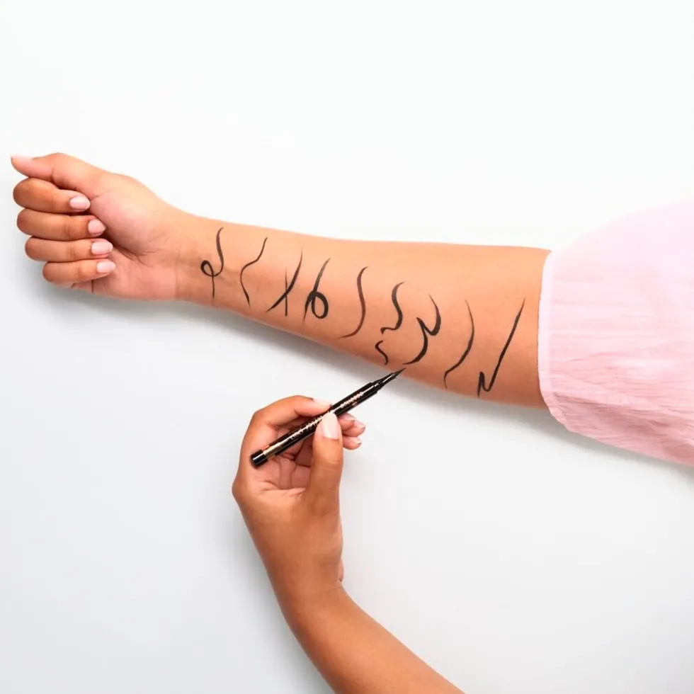 Essence 010 Extra Long-lasting Eyeliner Pen